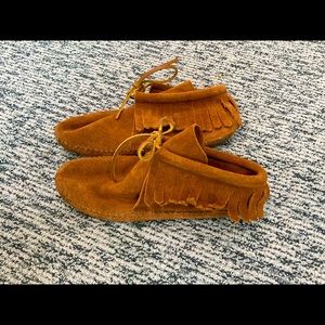 Minnetonka Leather Fringe Moccasins